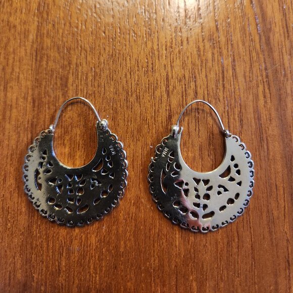 Vintage Filigree Earrings - Picture 3 of 4